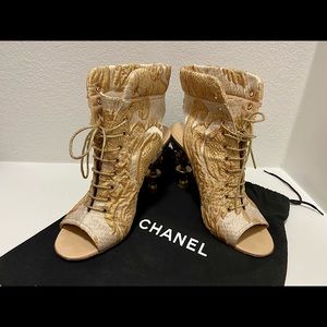 AUTHENTIC 💯 Chanel Gold & Cream 2013 Cruise Edition Heels Size 39